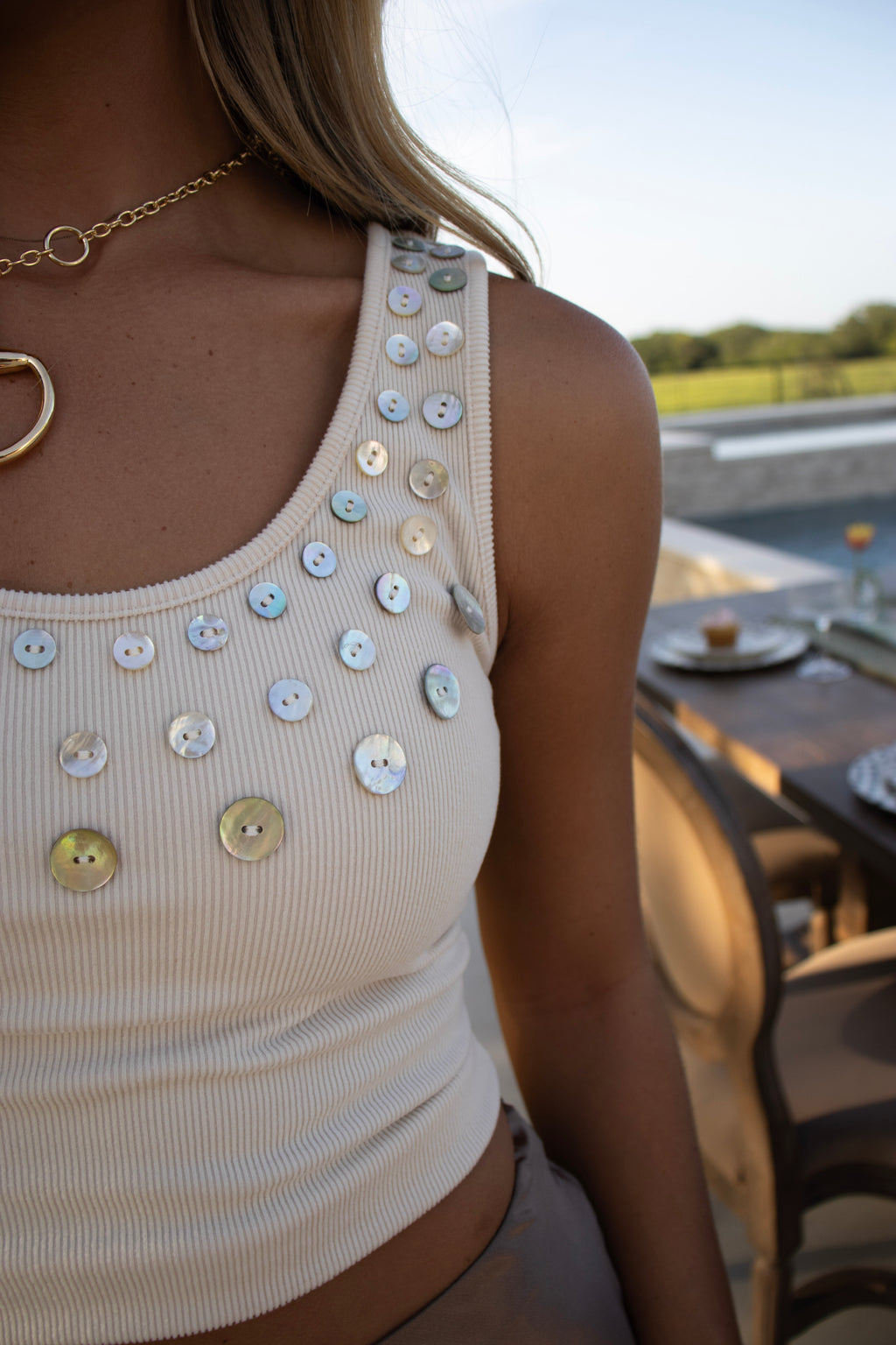 Shell Button Scoop Tank